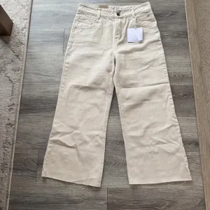 Amaryllis The Laguna 100% Cotton Mid Rise Slit Leg Tan Jean Size 2
