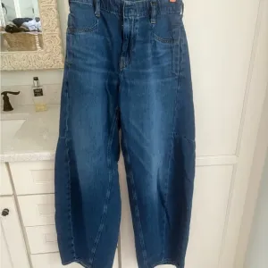 Barrel leg mid rise jeans