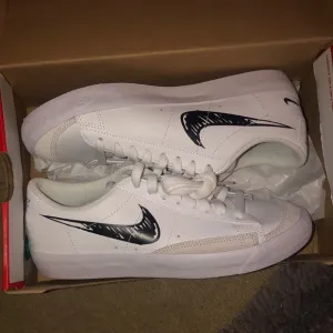 Blazers Low 77