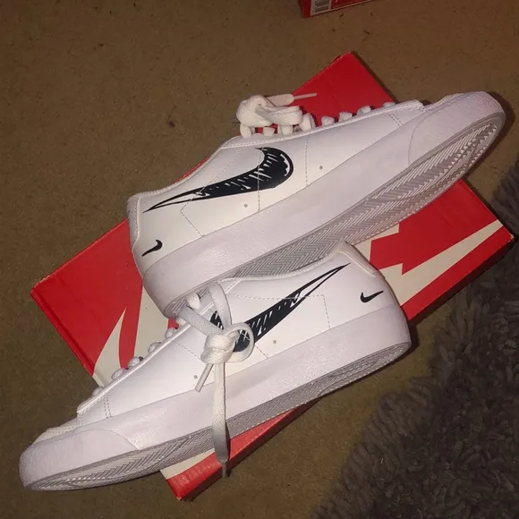 Blazers Low 77
