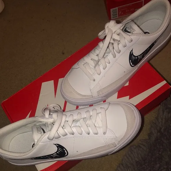 Blazers Low 77