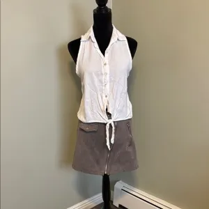 Blush Boutique - White Sleeveless Button-Up Top with Brown Zip up  Skirt - M