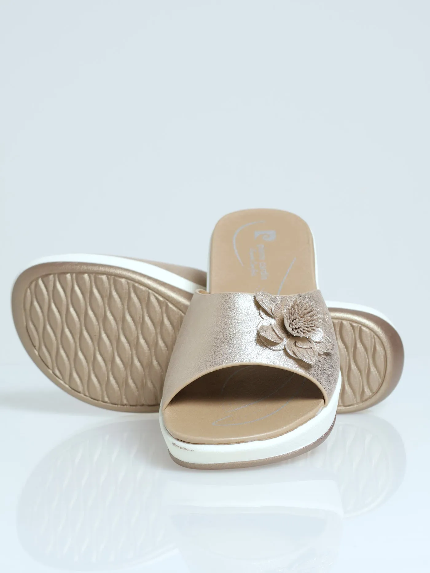 Flower Push In Mule Sandal - Gold