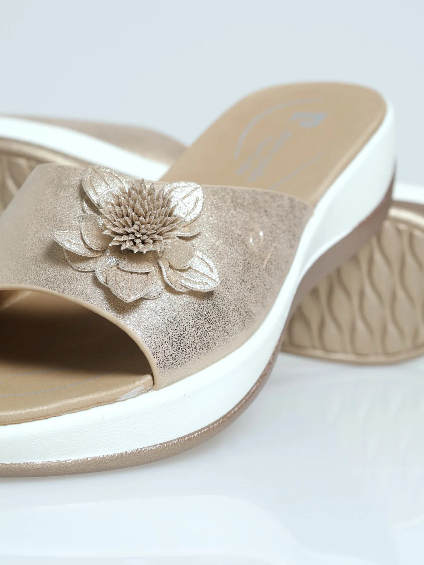Flower Push In Mule Sandal - Gold