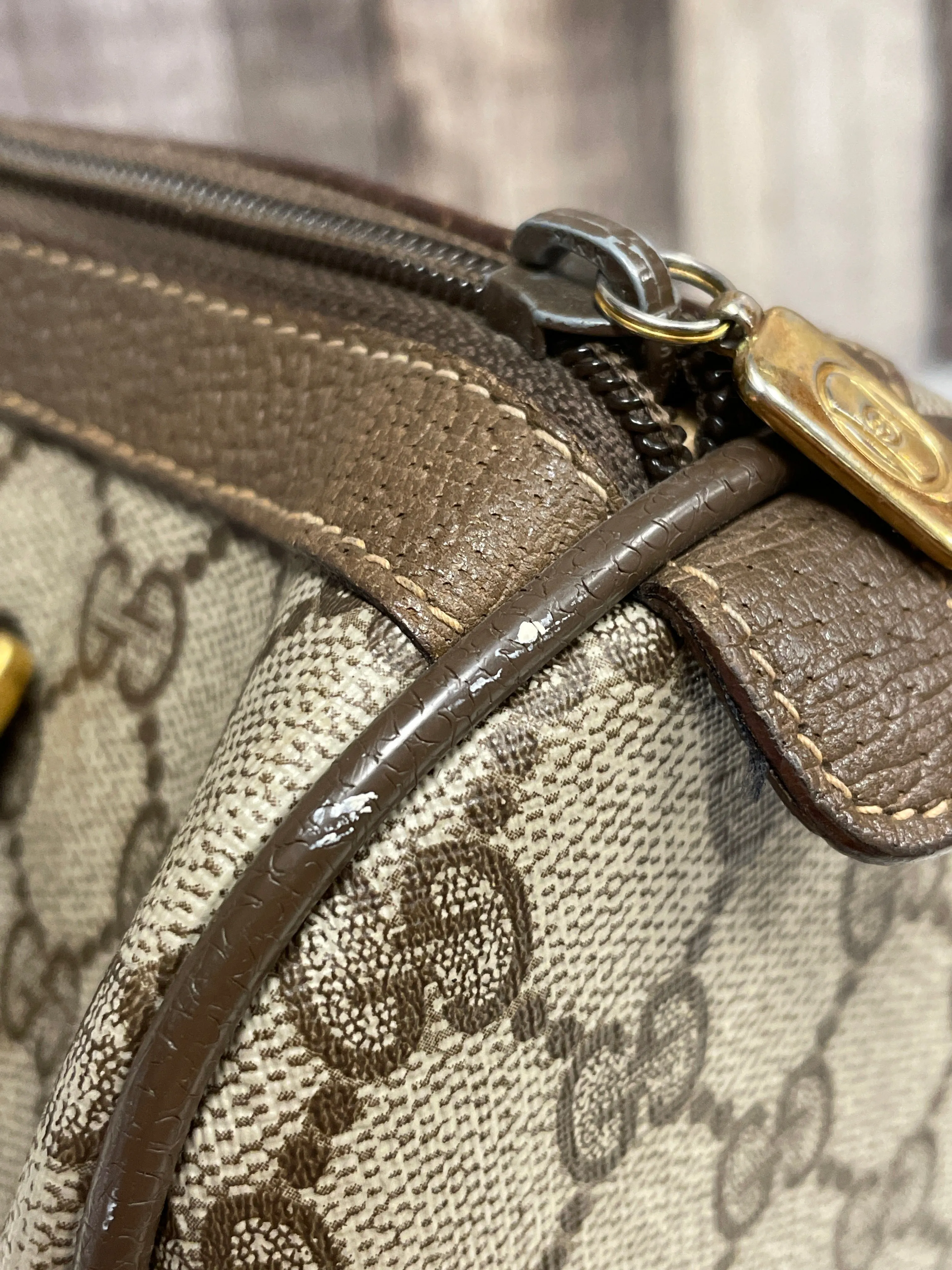 Handbag Luxury Designer By Gucci, Size: Small