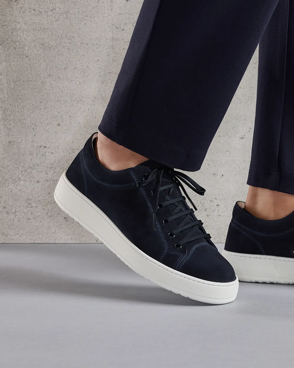 LT 01 Premium Suede Blueberry