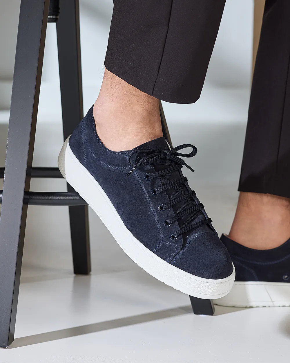LT 01 Premium Suede Blueberry