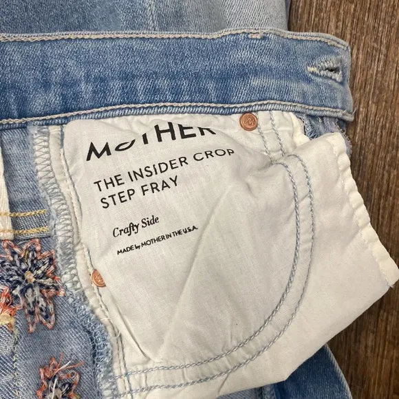 MOTHER THE INSIDER CROP STEP FRAY IN CRAFTY SIDE EMBROIDERED LIGHT WASH HI RISE