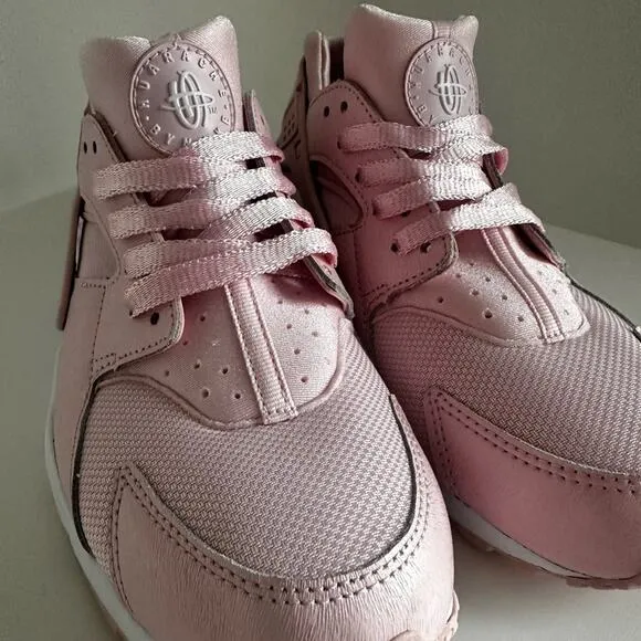 Nike Kids Huarache Run SE sneakers Sz 7Y (women’s 8) allpink everything, so cute
