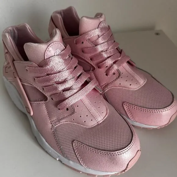 Nike Kids Huarache Run SE sneakers Sz 7Y (women’s 8) allpink everything, so cute