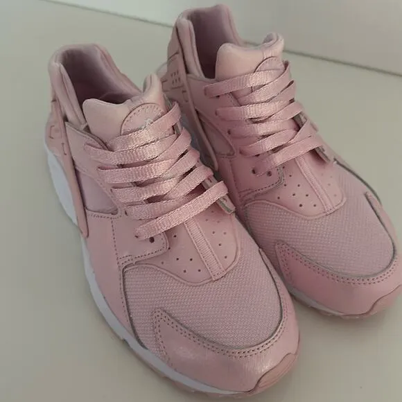 Nike Kids Huarache Run SE sneakers Sz 7Y (women’s 8) allpink everything, so cute