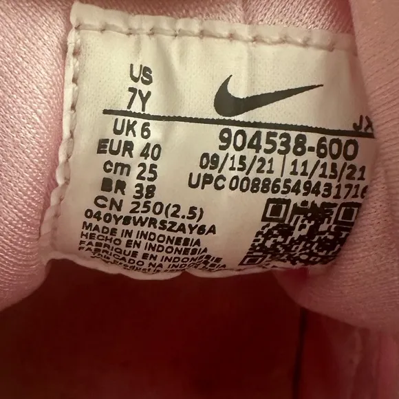 Nike Kids Huarache Run SE sneakers Sz 7Y (women’s 8) allpink everything, so cute