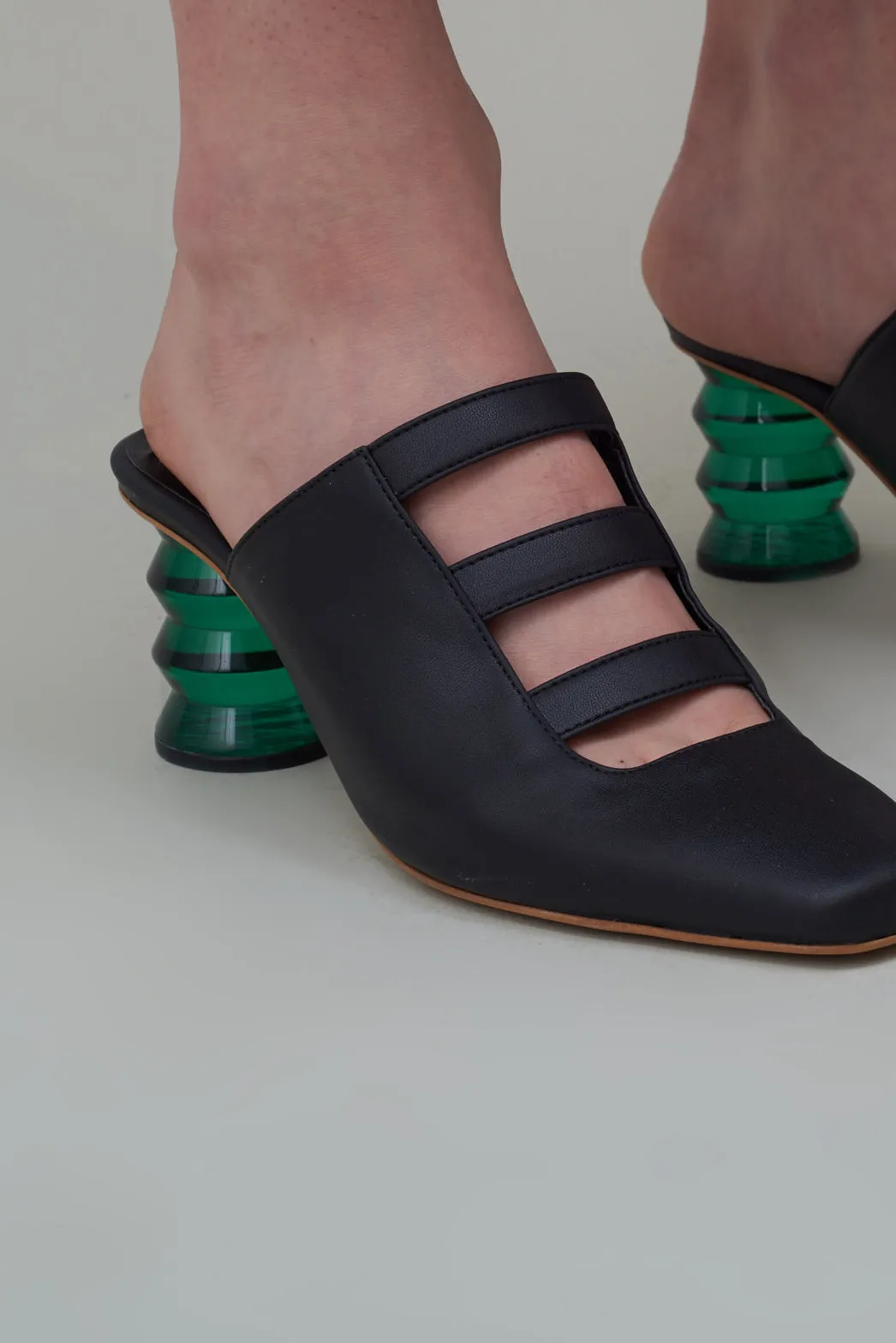 Rei Mule - Black