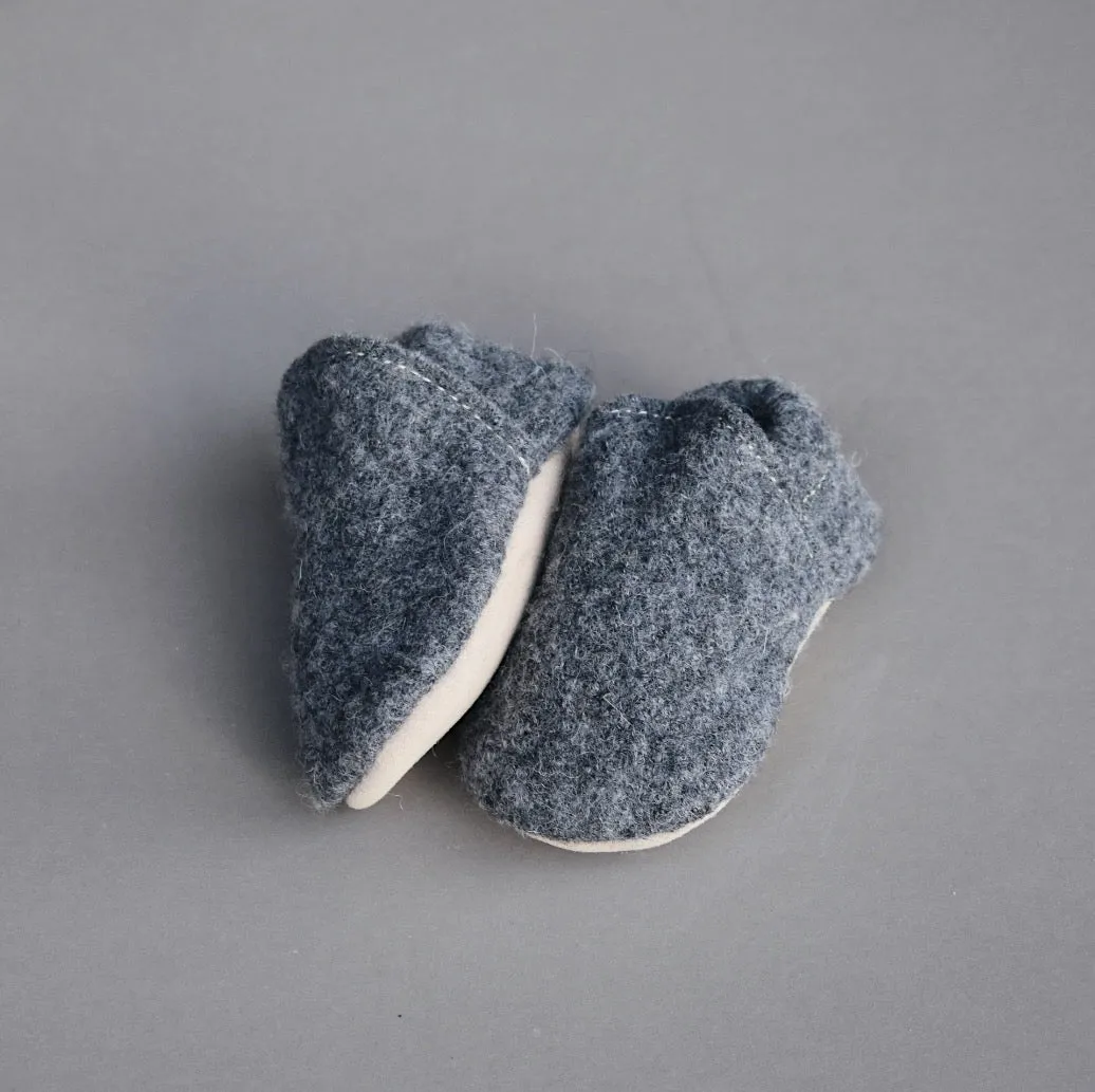 size 6/7 (6") - dark grey wool loafers