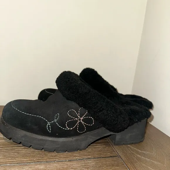 UGG Australia Solvag Mule women’s heels size 8 genuine sheepskin