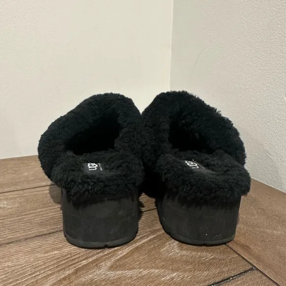 UGG Australia Solvag Mule women’s heels size 8 genuine sheepskin