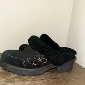 UGG Australia Solvag Mule women’s heels size 8 genuine sheepskin