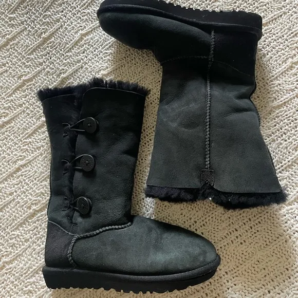 UGG Girls' Bailey Button Triplet II Boots