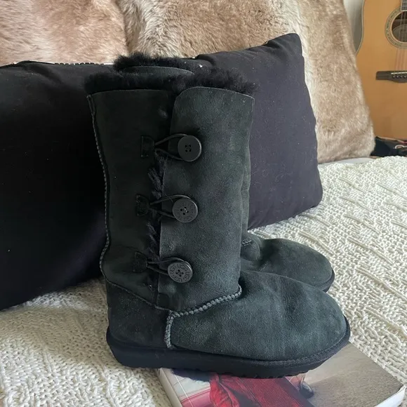UGG Girls' Bailey Button Triplet II Boots