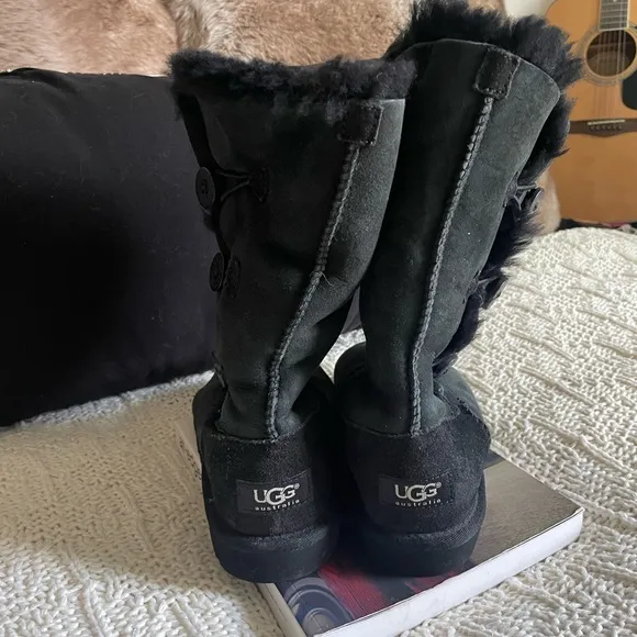 UGG Girls' Bailey Button Triplet II Boots