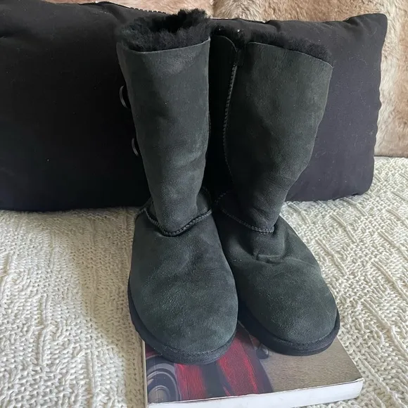 UGG Girls' Bailey Button Triplet II Boots