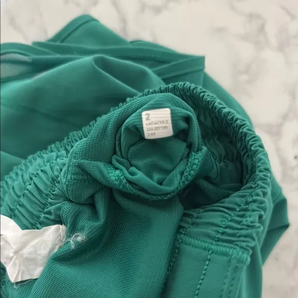 Women's High Rise Lululemon Cascadia Green Hottie Hot Shorts with 2.5” inseam