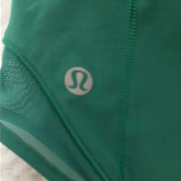 Women's High Rise Lululemon Cascadia Green Hottie Hot Shorts with 2.5” inseam